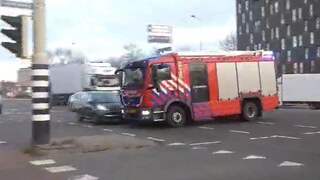 Brandweerwagen in Groningen aangereden door twee auto's