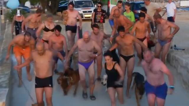 Honden en baasjes racen voor hotelovernachting in Kroatië