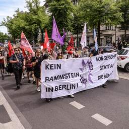 Protest in Berlijn tegen optredens Rammstein wegens meldingen seksueel misbruik