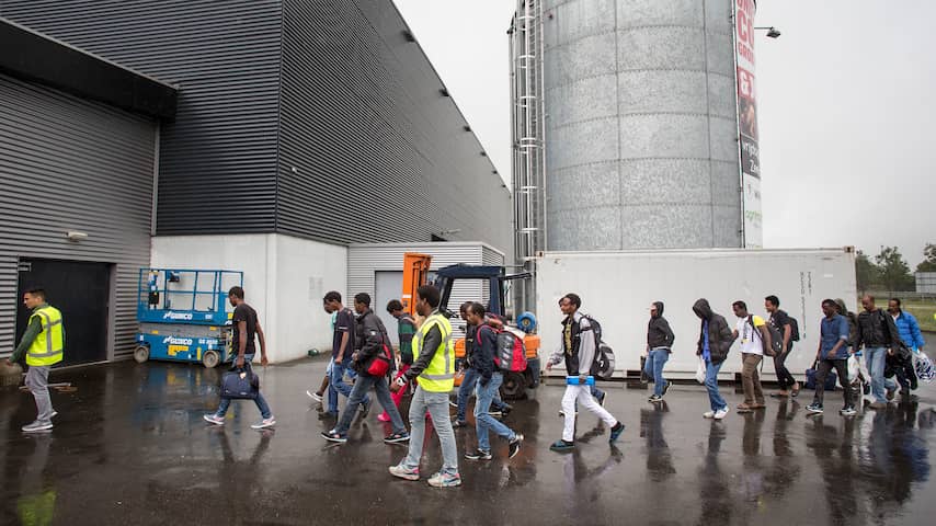 Asielzoekers Blijven Een Jaar Langer In De Zeelandhallen | Zeeland | NU.nl