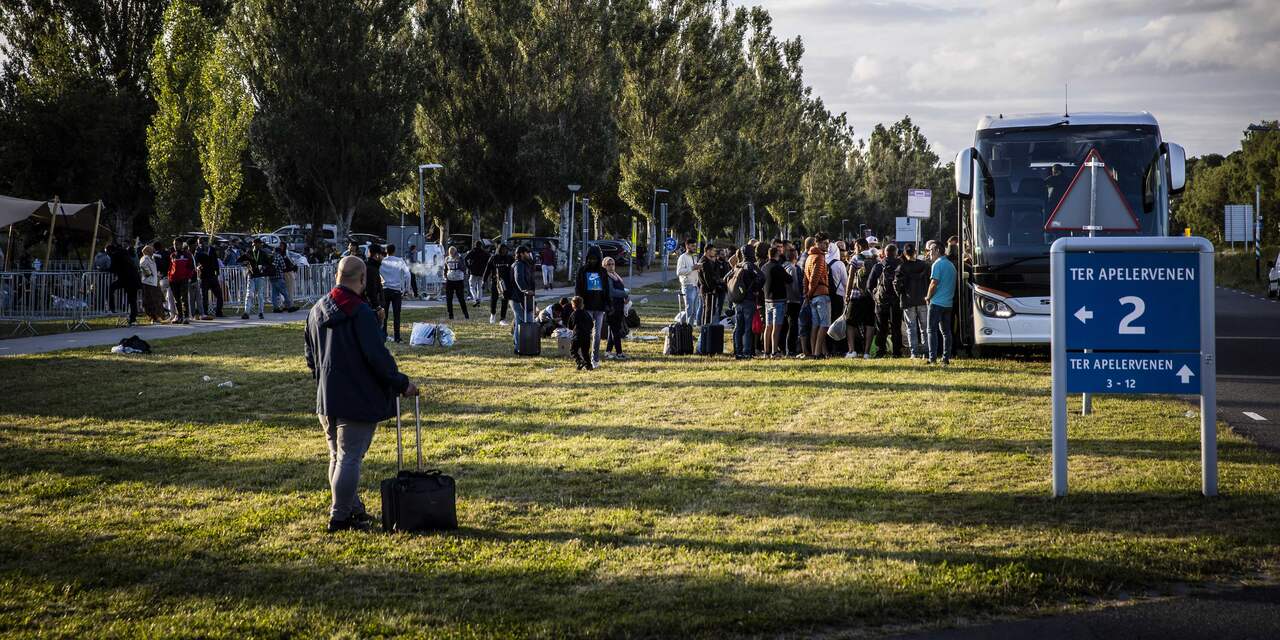 Dinsdag spoedoverleg over opvang asielzoekers: deze week nog locaties nodig
