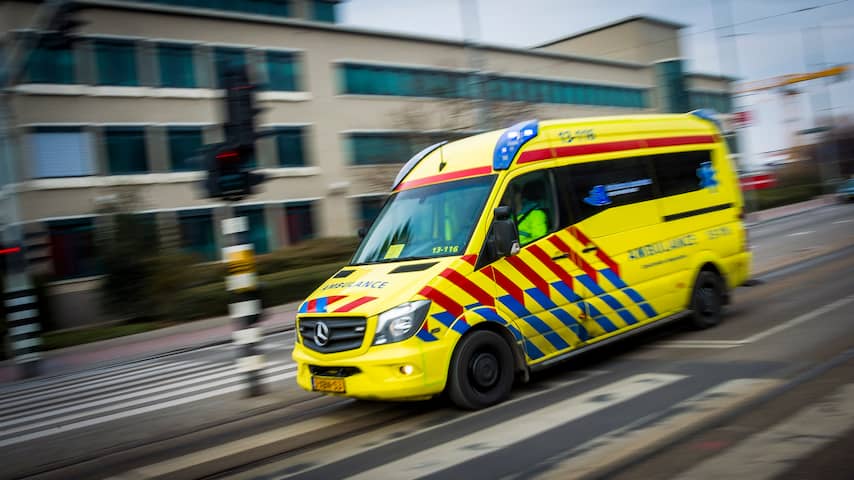 Motorrijder gewond naar ziekenhuis door val op oprit A16 bij Prinsenbeek