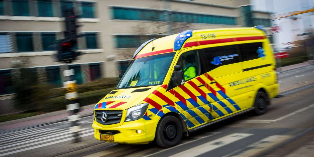 Motorrijder gewond naar ziekenhuis door val op oprit A16 bij Prinsenbeek