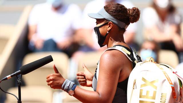 Ondanks haar mediaboycot was Naomi Osaka na haar gewonnen eersterondepartij wel beschikbaar voor een kort interview op de baan.