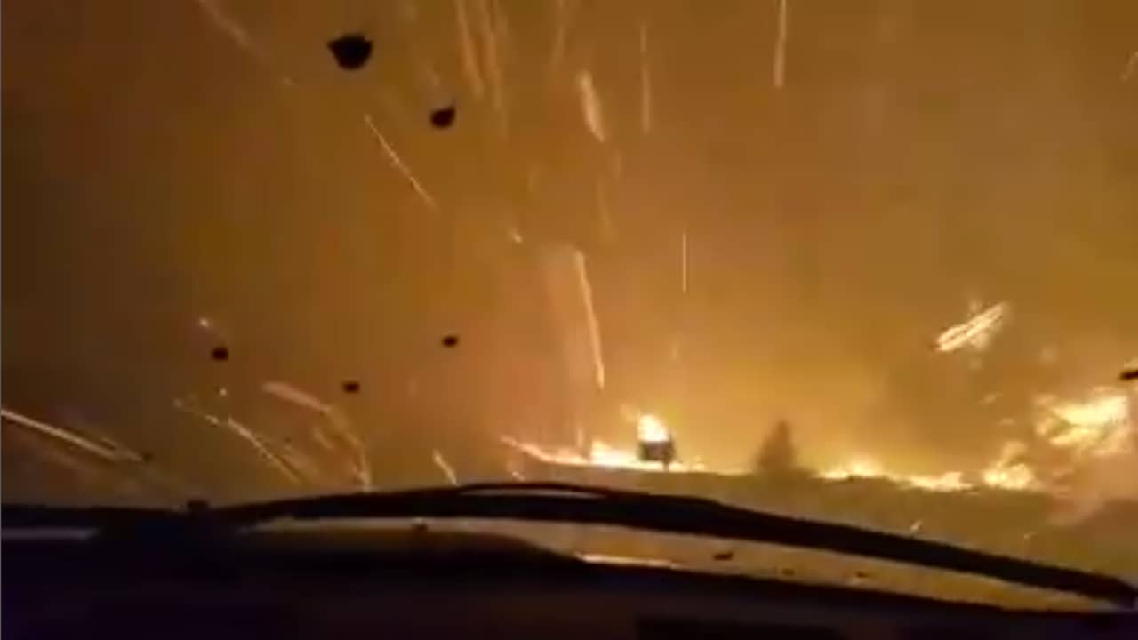 Beeld uit video: Meer dan tienduizend mensen op de vlucht voor natuurbrand VS 