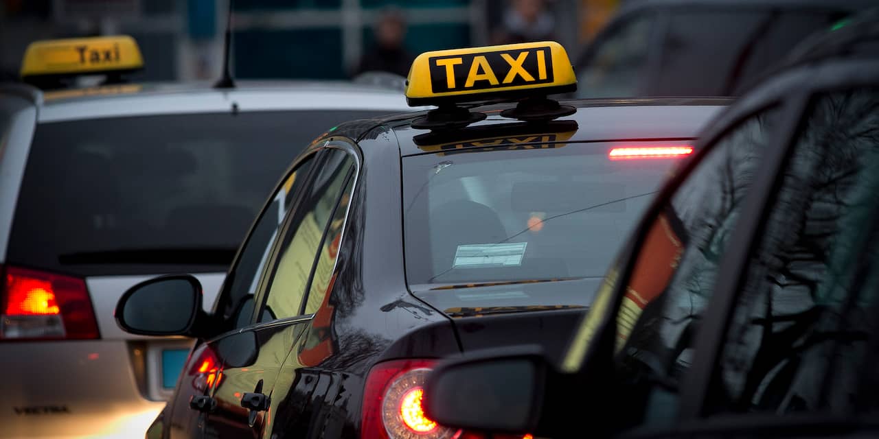 Utrechtse taxichauffeur beboet vanwege overvolle auto