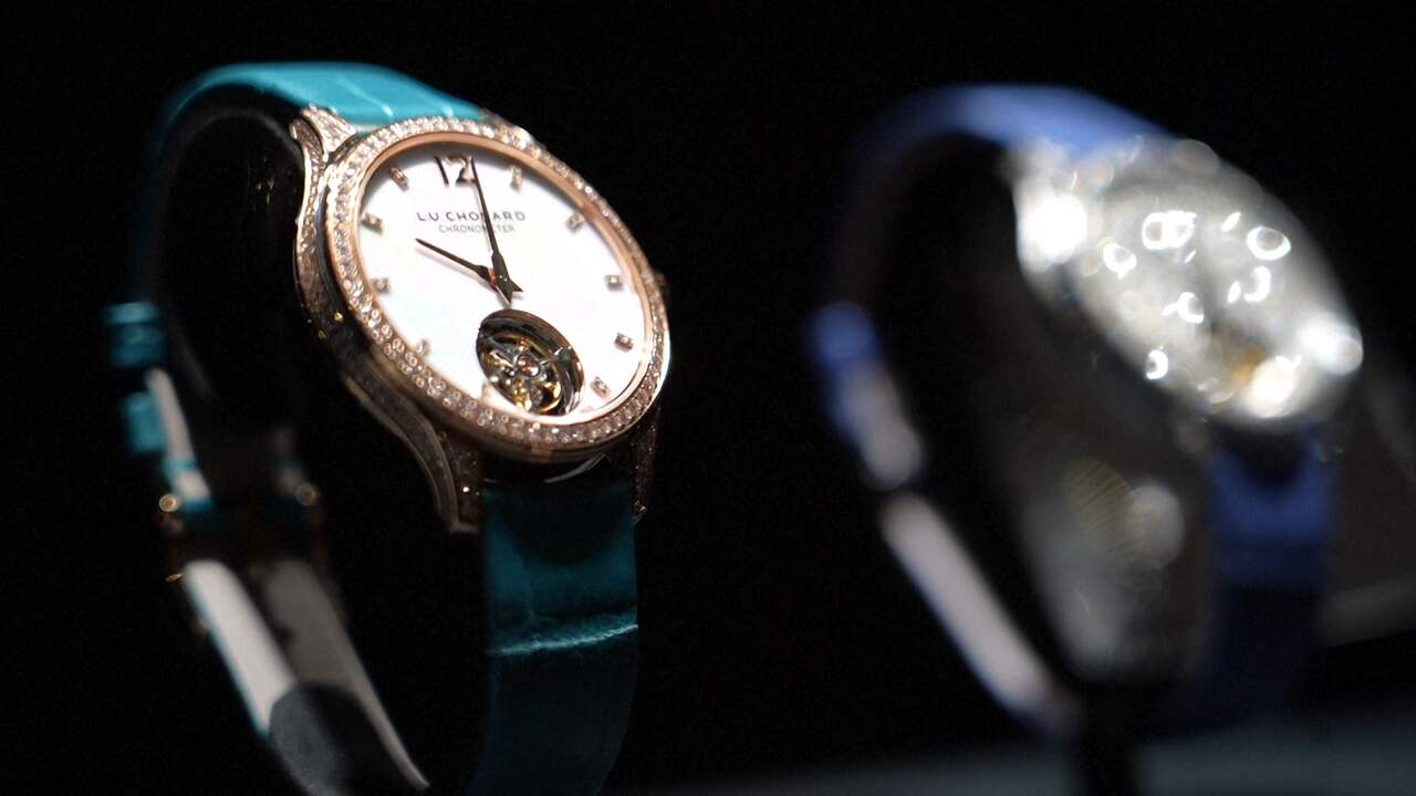 Beeld uit video: Zwitserse horlogebeurs presenteert peperdure uurwerken