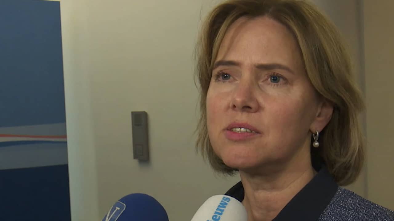 Beeld uit video: Minister: 'Ongeluk Oss geen aanleiding om stints te bannen'