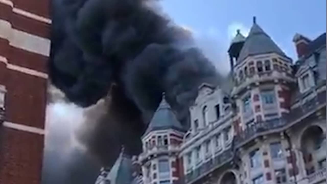 Grote rookwolken boven Londen na brand in vijfsterrenhotel