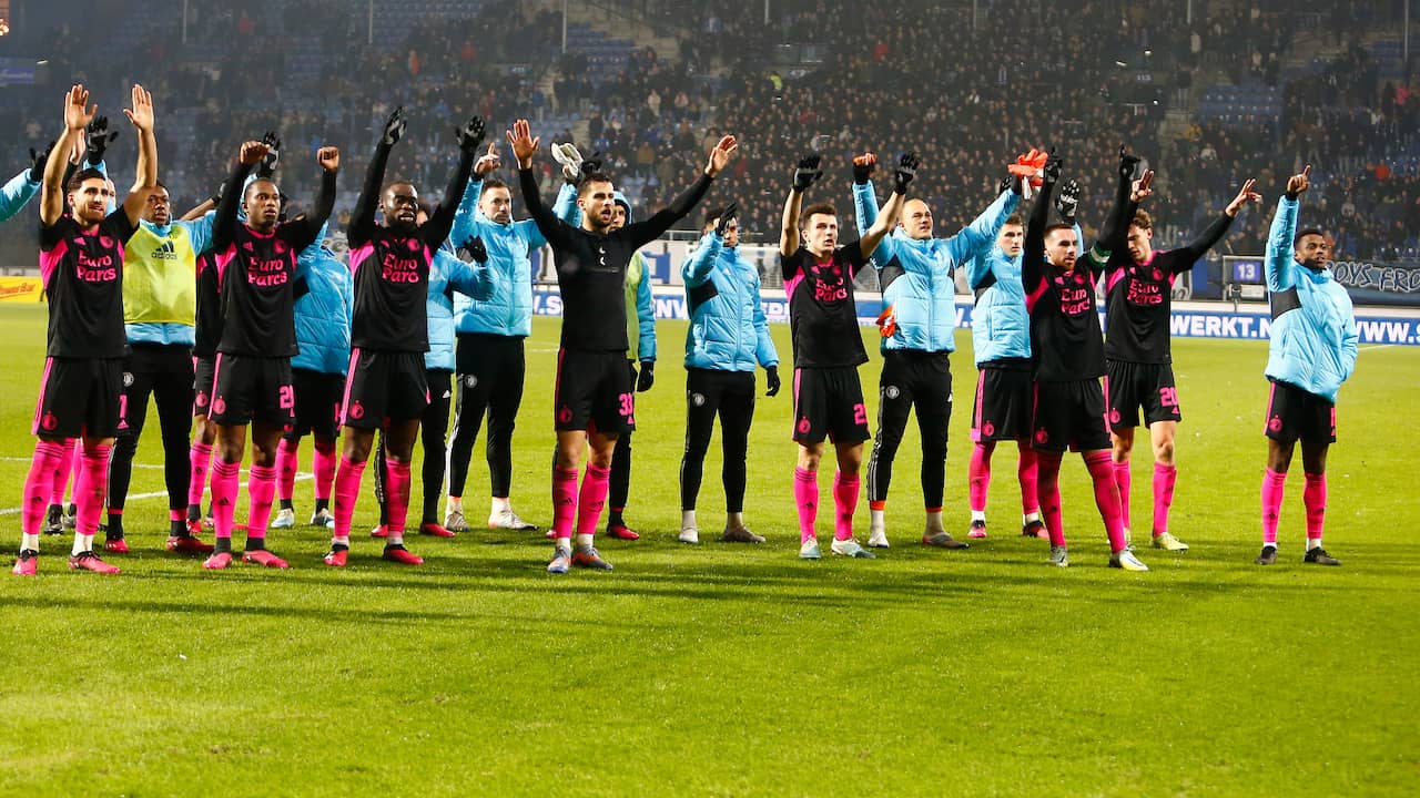 Feyenoord worstelt zich Heerenveen en bereikt halve finales Voetbal | NU.nl