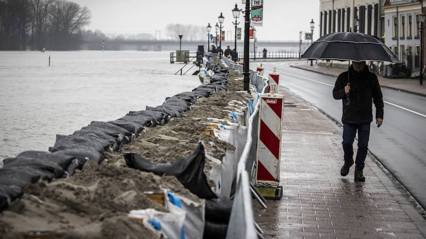 Overijsselse Vecht op recordhoogte, Deventer kijkt met spanning naar de IJssel