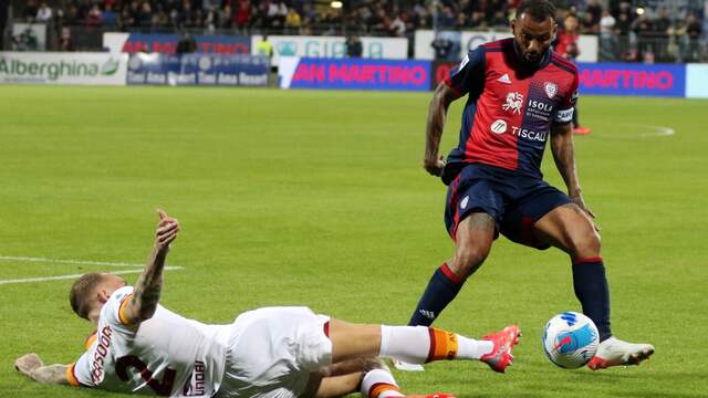 Rick Karsdorp boekte met AS Roma een zwaarbevochten zege op Cagliari.