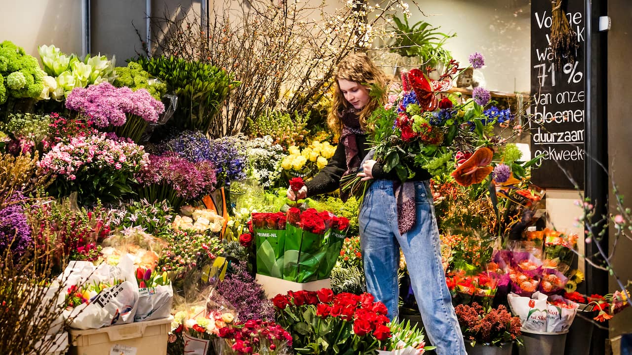 telefoon Heel veel goeds Blind Moederdag en lockdown zorgen voor topdrukte bij bloemenwinkels | Economie |  NU.nl