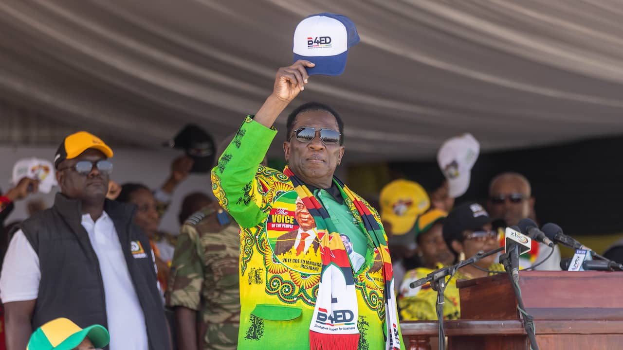 Presiden Zimbabwe terpilih kembali dalam pemilu yang disengketakan |  di luar