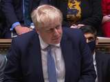 Vier naaste medewerkers van al geplaagde Britse premier Johnson stappen op