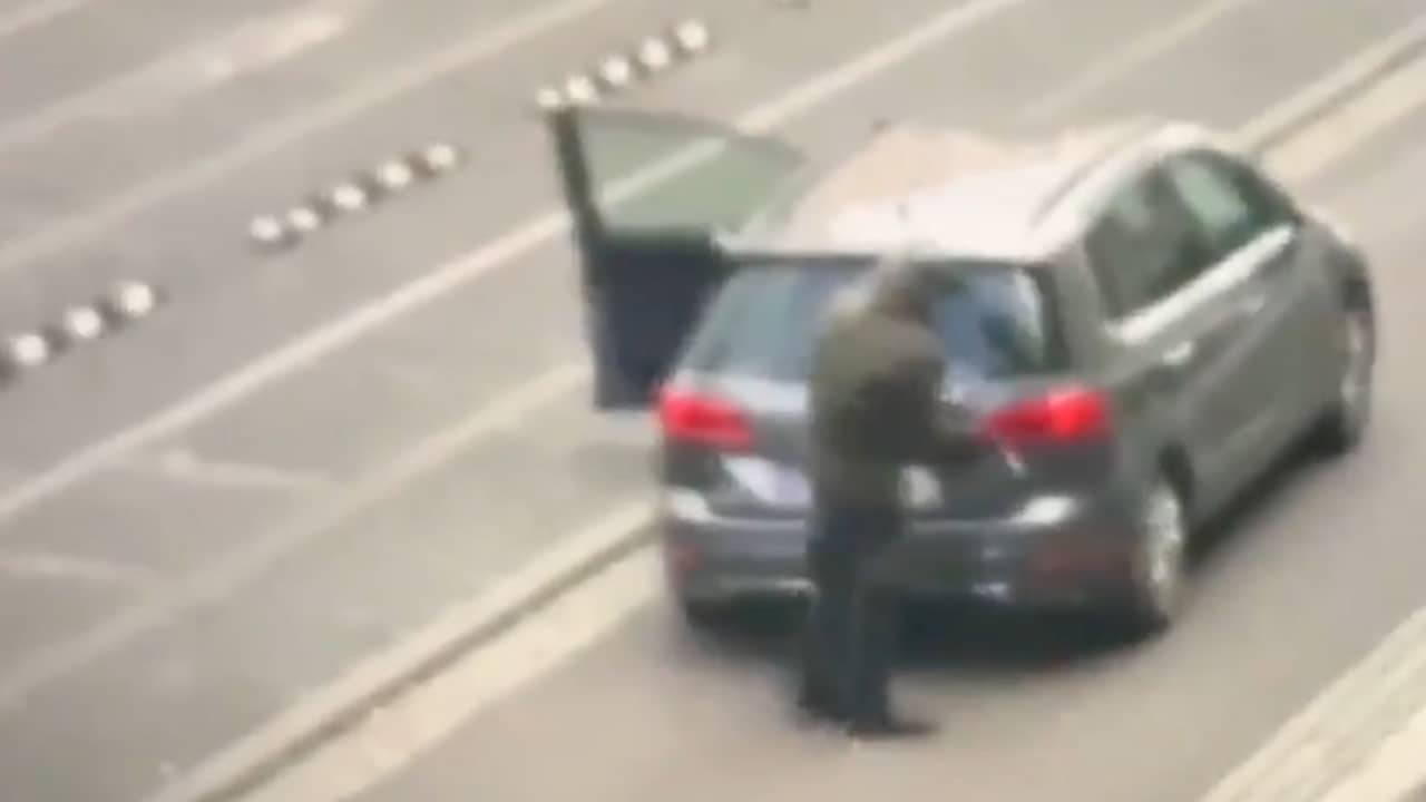 Omstander filmt schutter in Duitse stad Halle