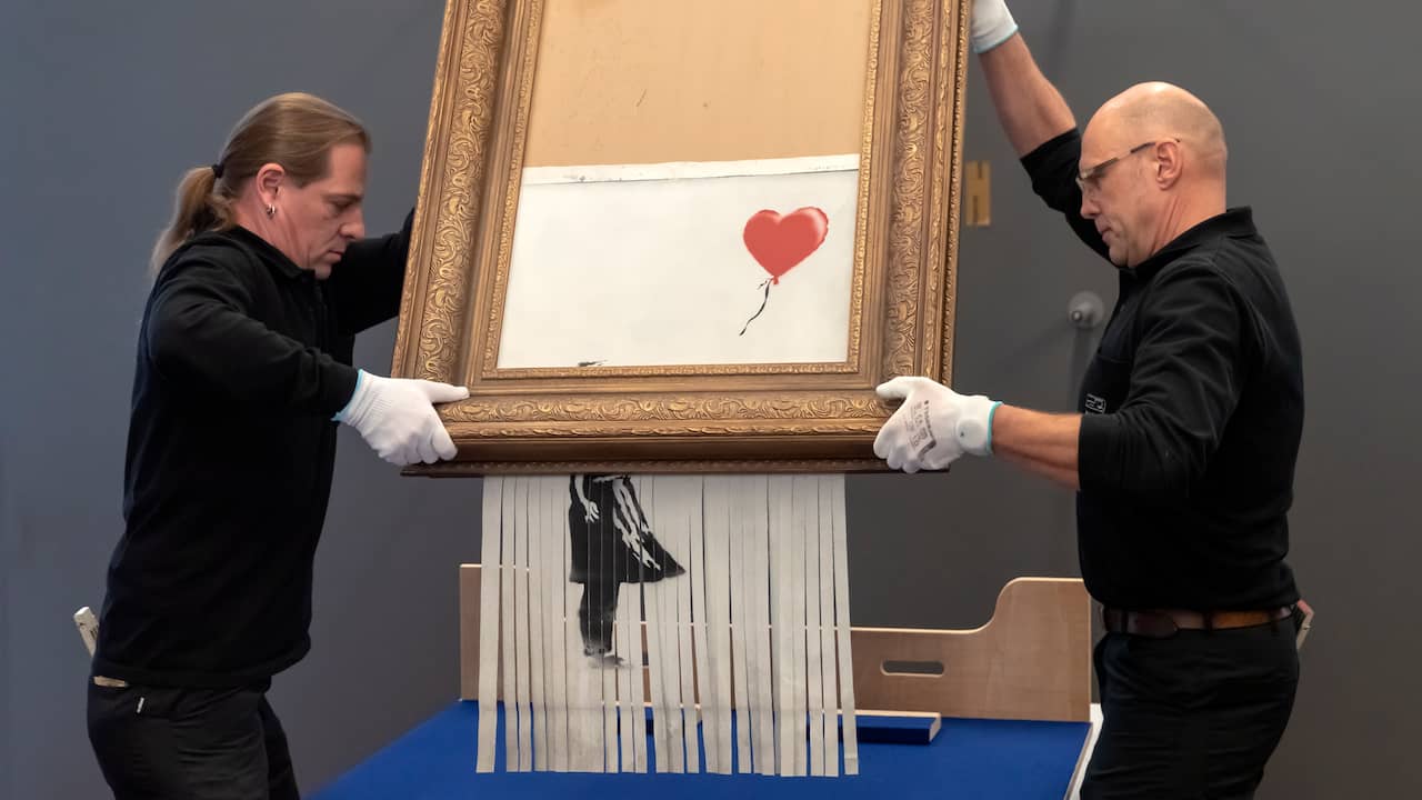 Beeld uit video: Versnipperd werk van Banksy levert recordbedrag op