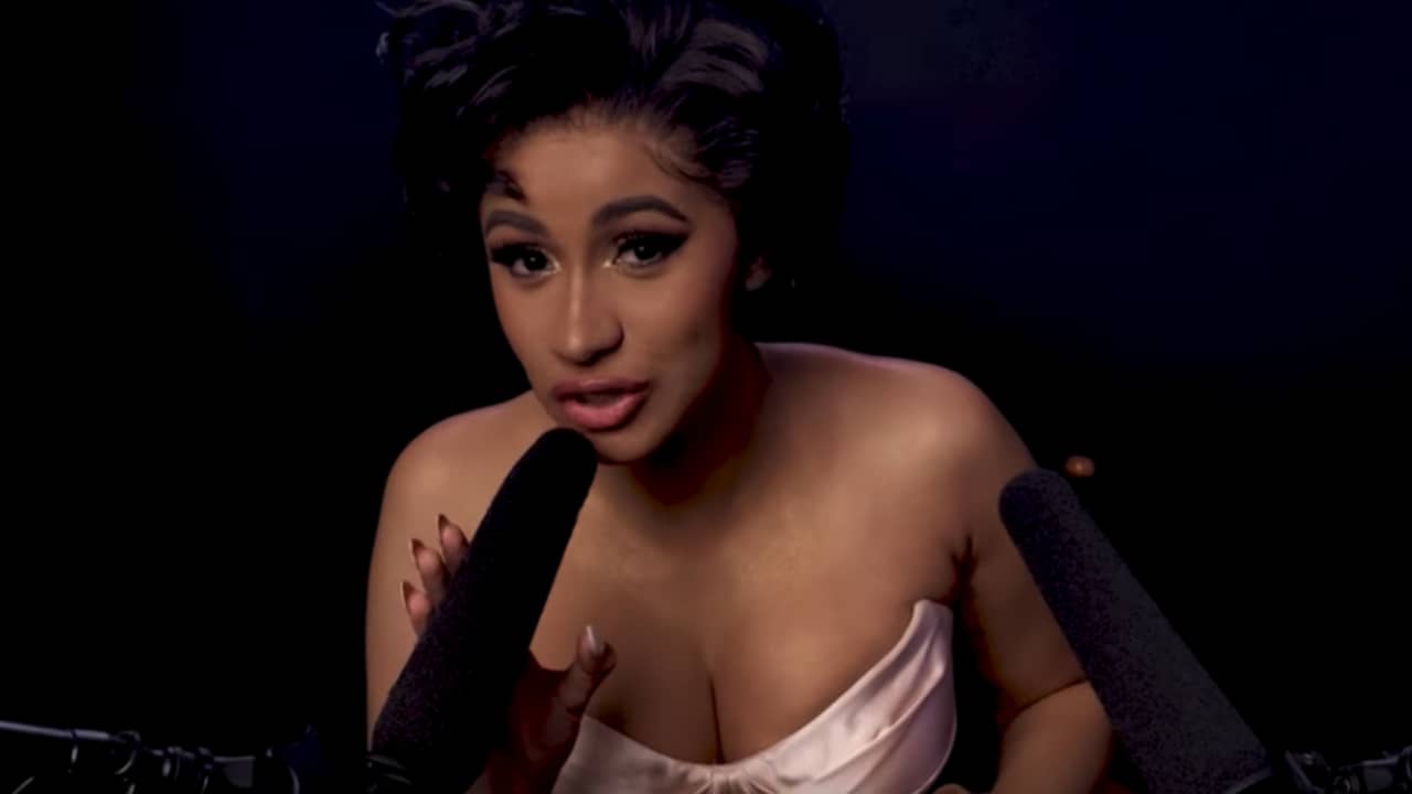 Beeld uit video: Bekijk hier de ASMR-video van de Amerikaanse rapper Cardi B