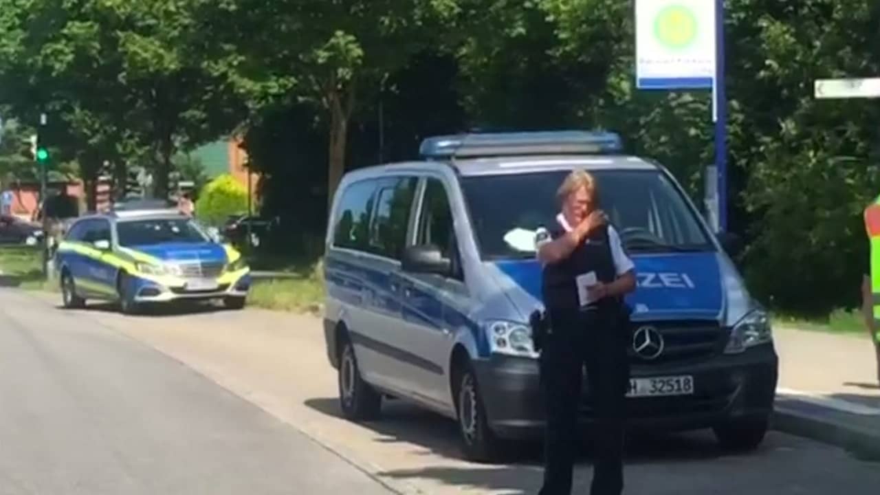 Beeld uit video: Duitse politie zet omgeving rond bus van steekpartij af