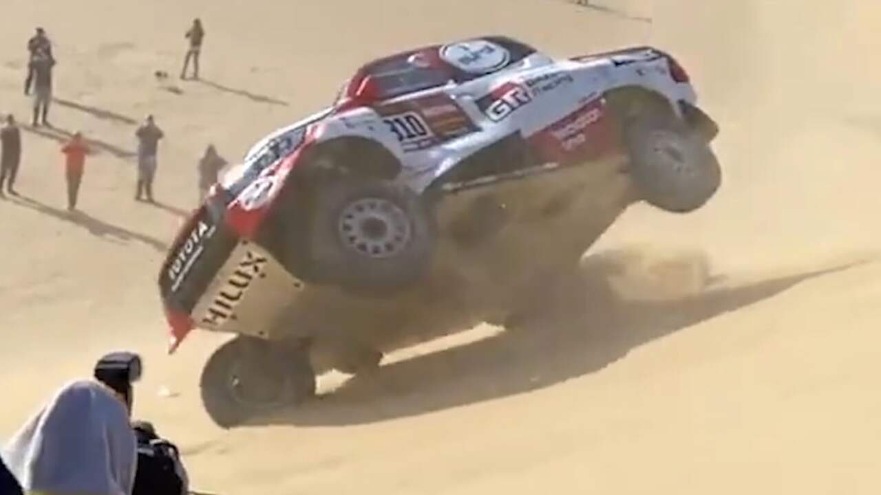 Alonso slaat over de kop tijdens Dakar Rally