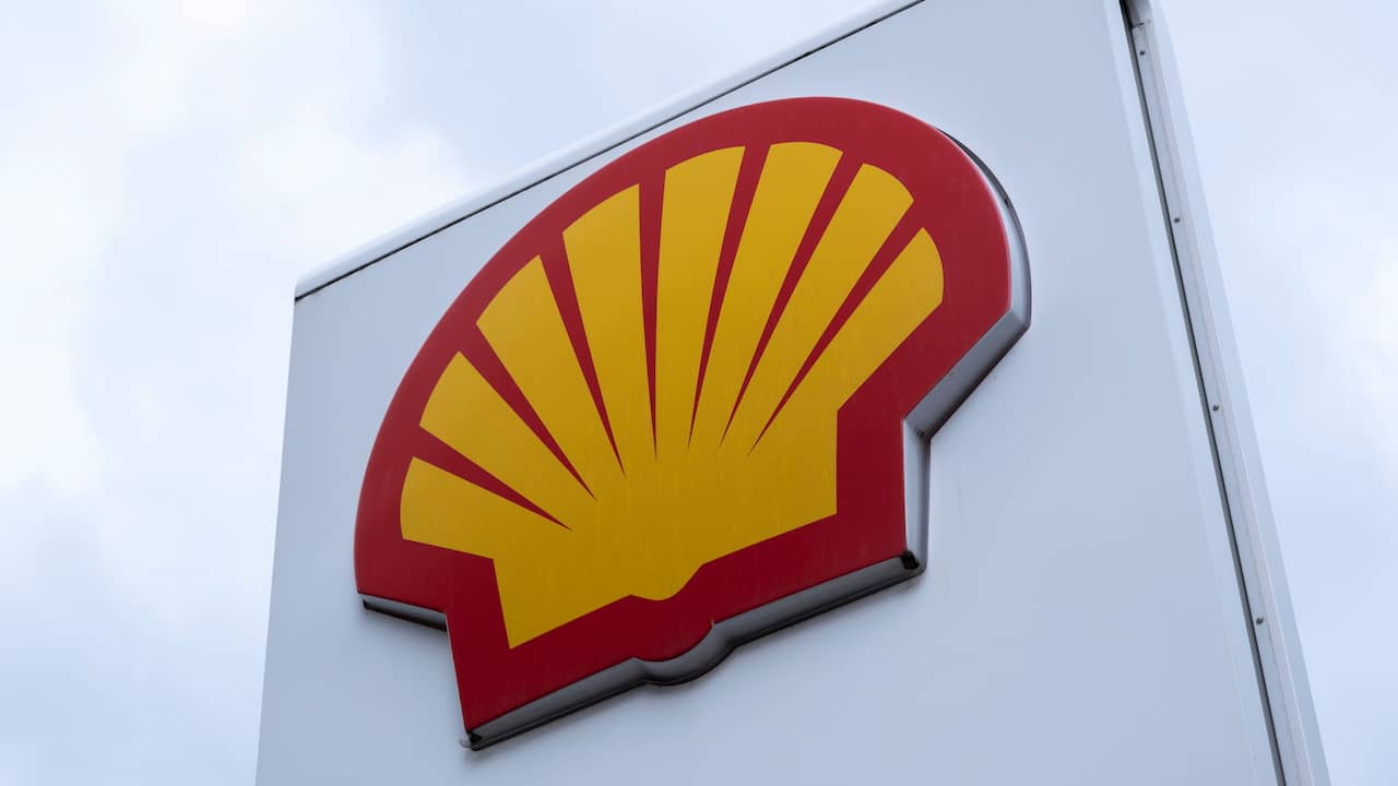 Анализ группы активистов: Shell продолжает торговать российским газом |  экономика