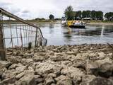 Extreem lage waterstand haalt op meerdere plekken veerponten uit de vaart