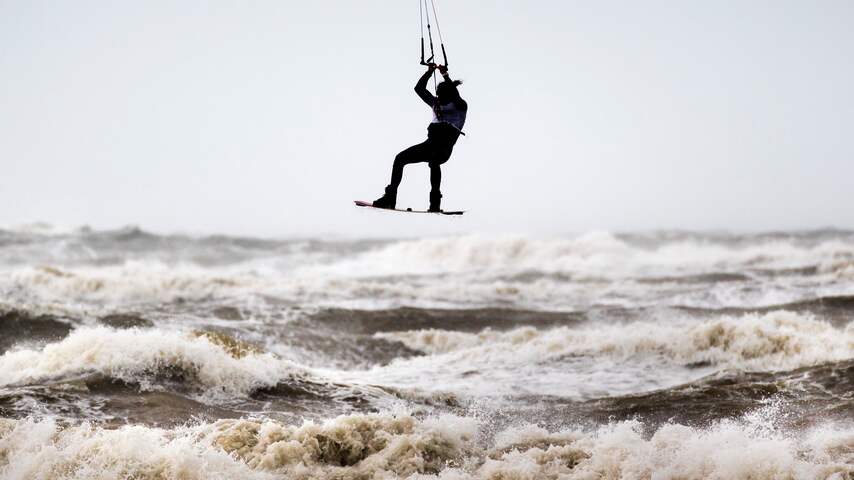 Nederlandse kitesurfer in Zuid-Afrika wordt gegrepen door windvlaag en overlijdt