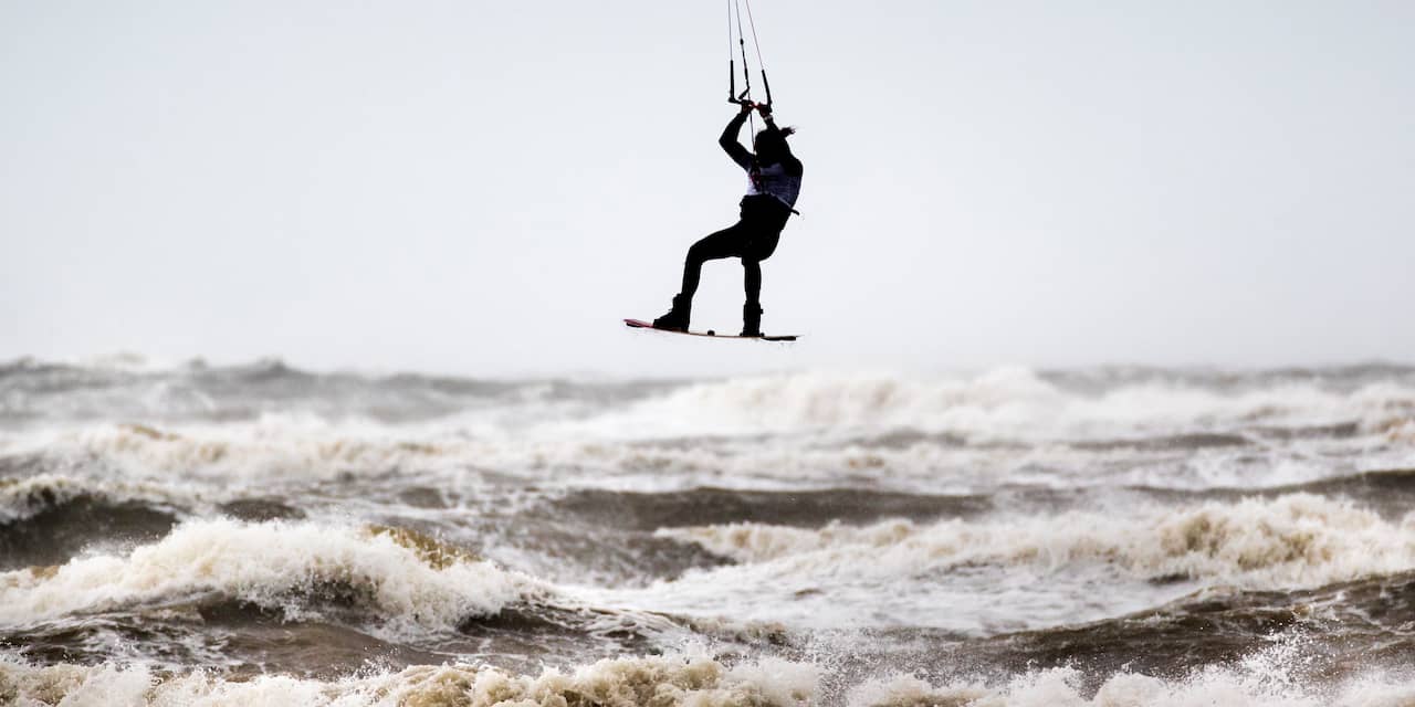 Reddingsactie naar kitesurfer gestaakt omdat het om een zeehond zou gaan