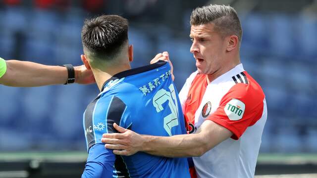 Bryan Linssen krijgt het aan de stok met Ajacied Lisandro Martínez.