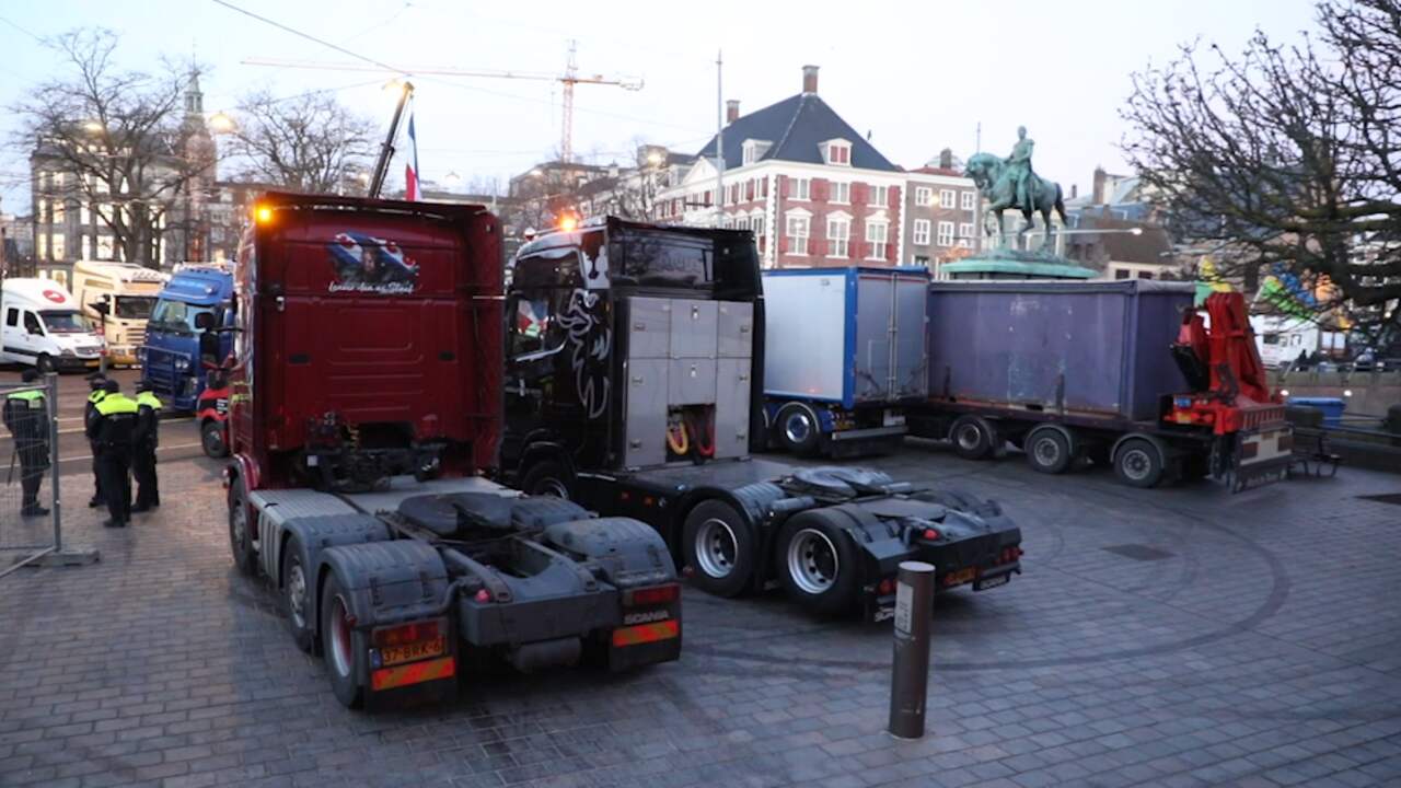 Beeld uit video: Truckers blokkeren uit protest toegang tot Binnenhof