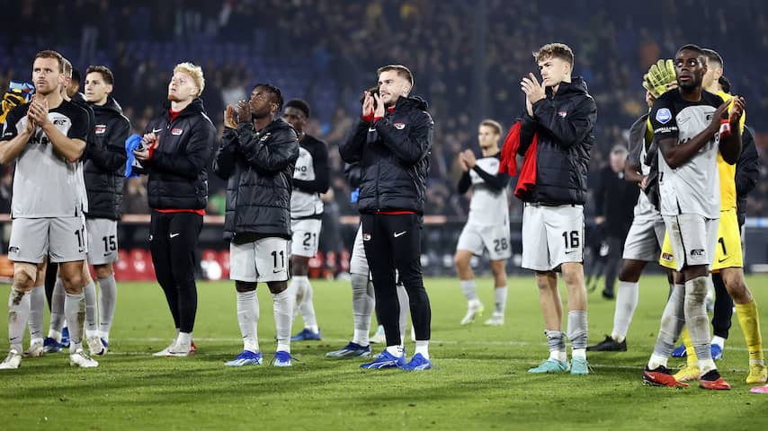 Oud Feyenoorders Martins Indi En Clasie Schrikken Van Spel Az In De Kuip Voetbal Nunl