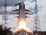 Bekijk hier hoe India een raket naar de maan lanceert
