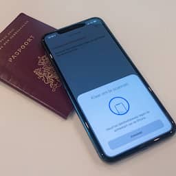 DigiD-app op iPhone kan voortaan paspoorten controleren via NFC-lezer