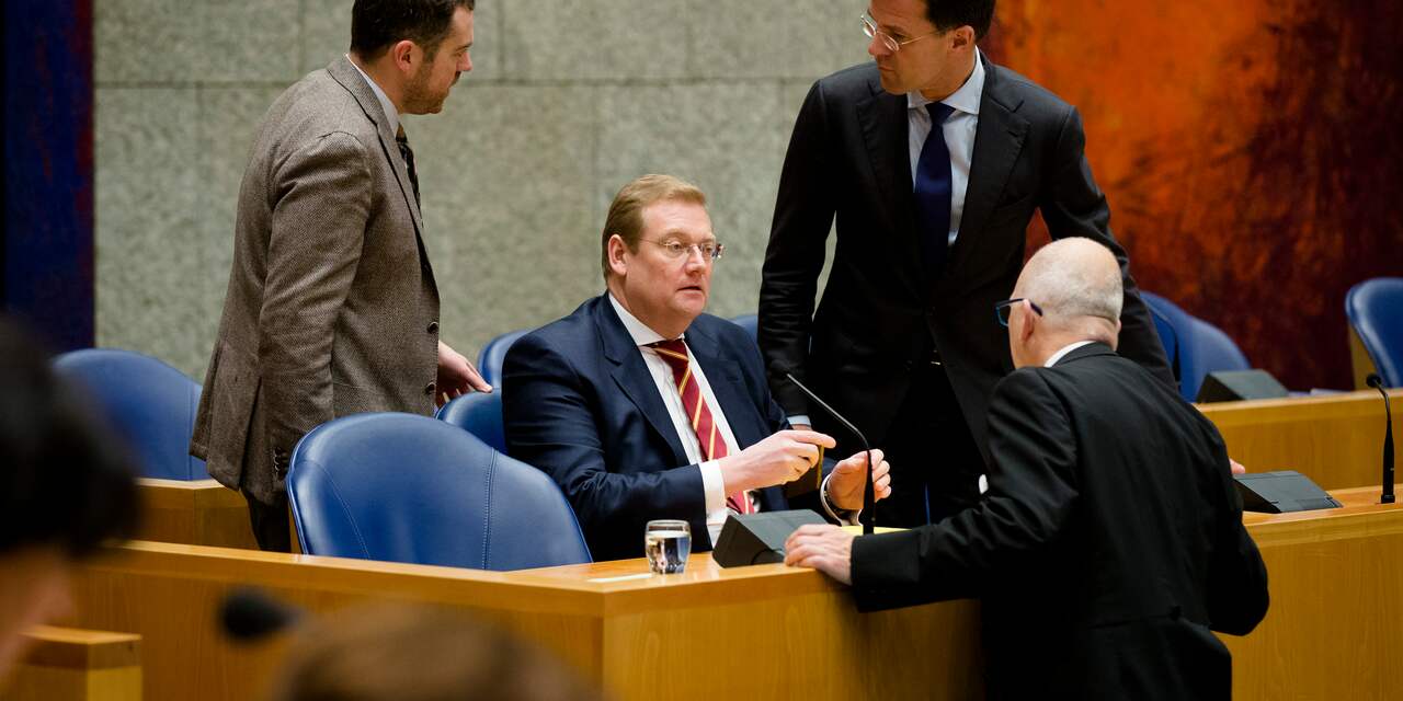 Oppositie opent vuur op Rutte tijdens debat Teeven-deal