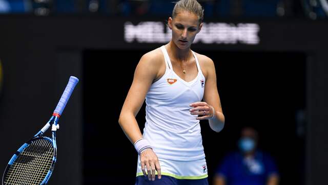 Karolína Plísková kreeg onder meer een strafpunt nadat ze met haar racket gooide.