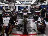 Verstappen rijdt slechts acht rondes, Sainz snelste in training Singapore