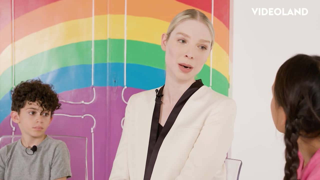 Beeld uit video: Kinderen stellen vragen aan een transgender