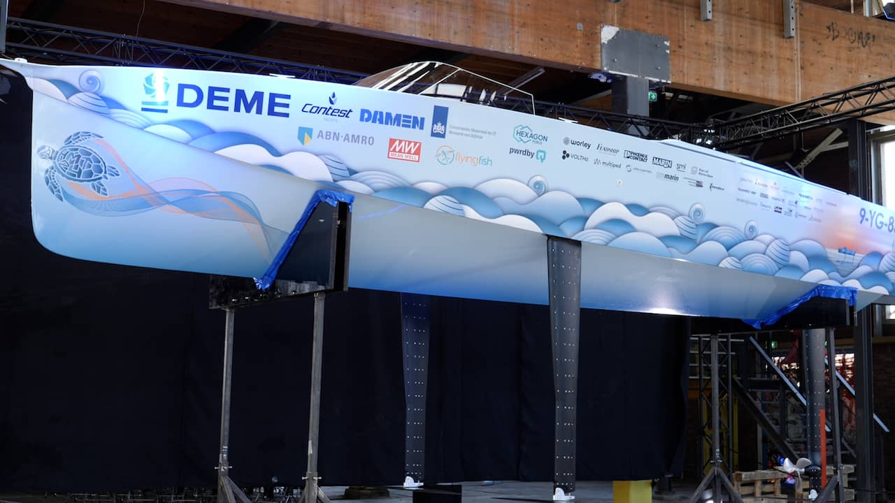 Beeld uit video: Deze waterstofboot 'vliegt' straks van Rotterdam naar Londen