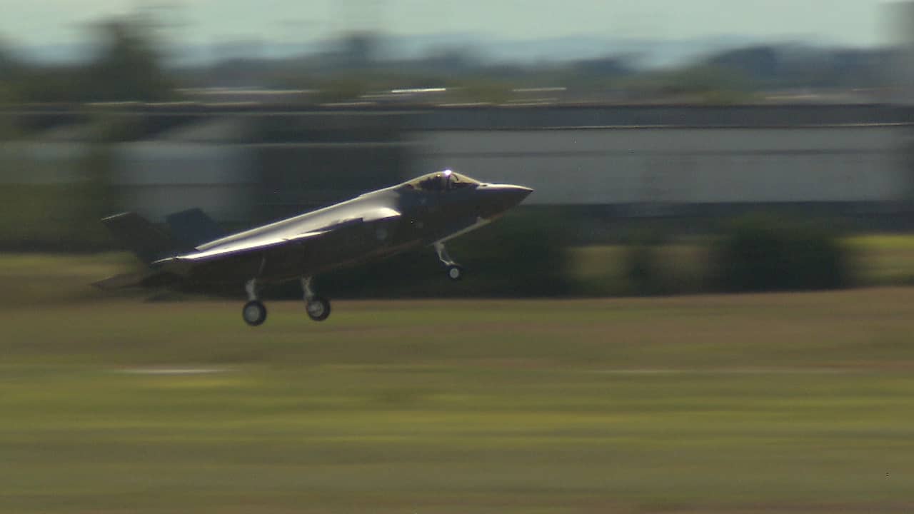 Eerste F-35 voor Vliegbasis Leeuwarden maakt vlucht In Italië