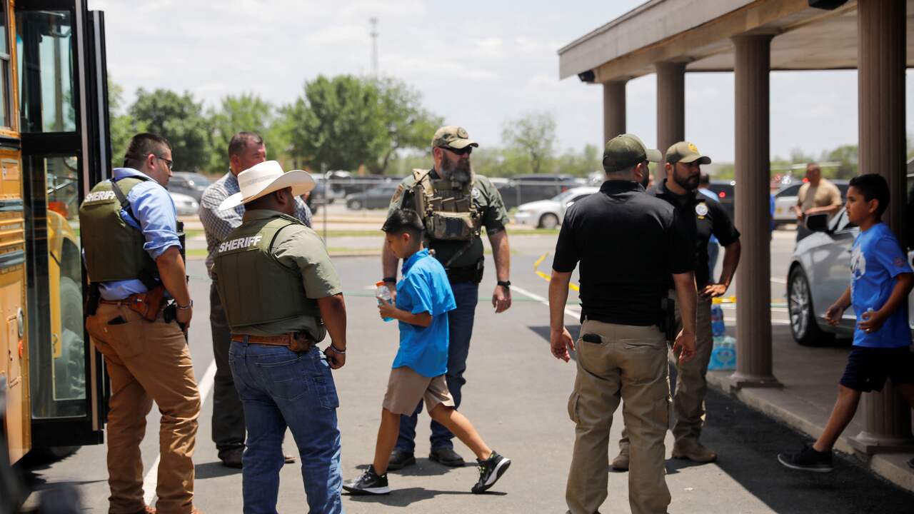 Quattordici studenti e un insegnante uccisi in una sparatoria in una scuola elementare in Texas |  ADESSO