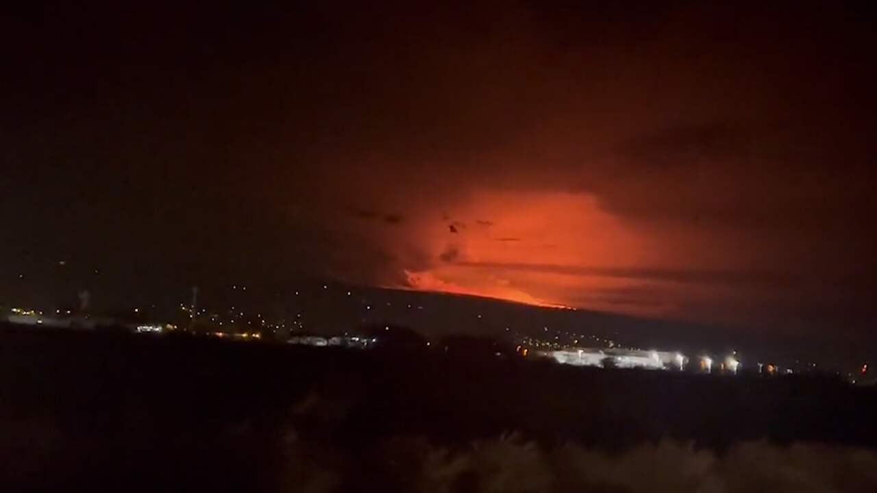 Beeld uit video: Lucht kleurt oranje door vulkaanuitbarsting op Hawaii