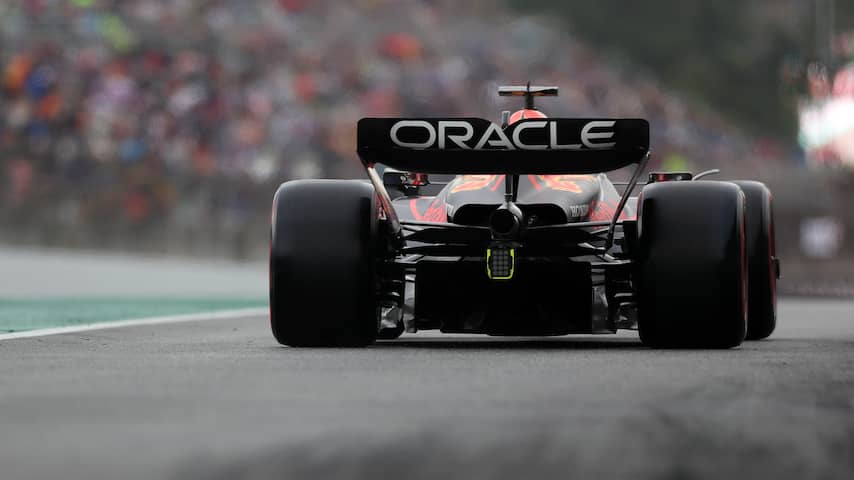 Weinig ronden voor Verstappen en De Vries in halfnatte derde training GP Spanje