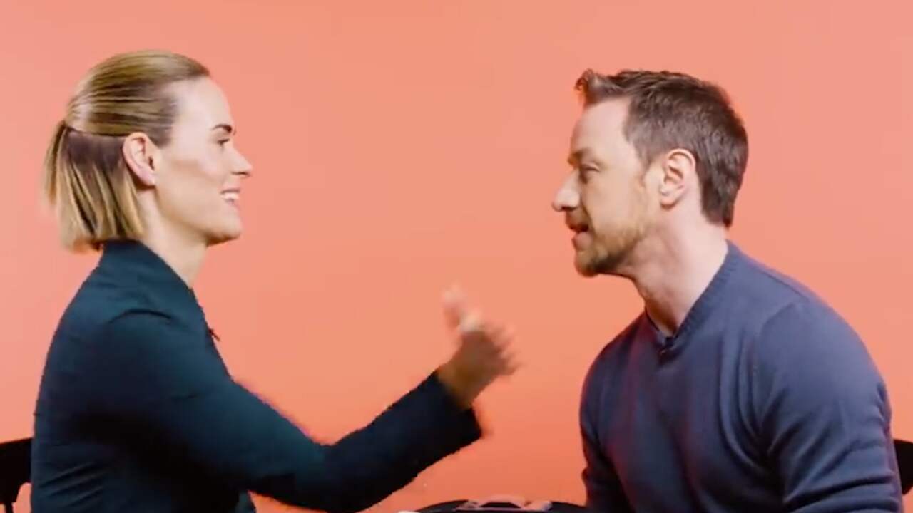 James McAvoy laat zich slaan voor Britney-impressie