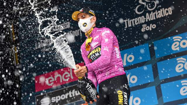 Wout van Aert won twee etappes en het puntenklassement in de Tirreno.