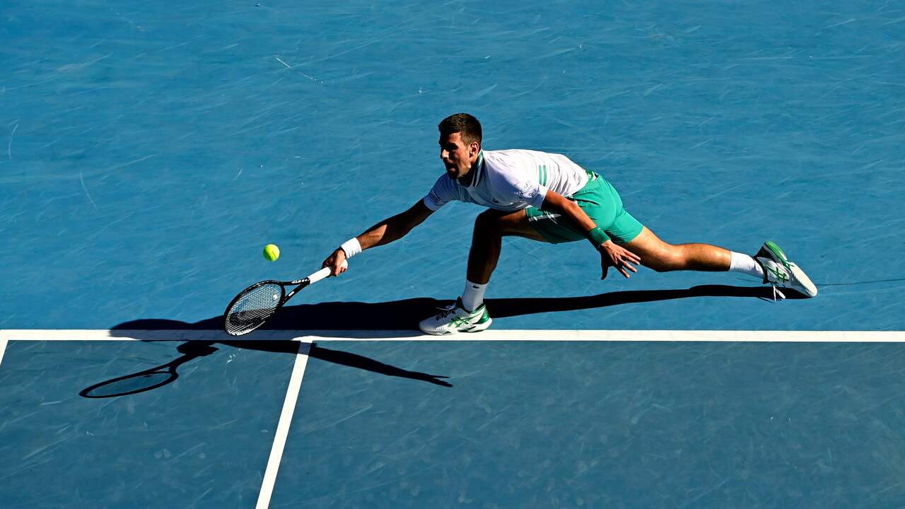Novak Djokovic worstelde zich langs de Amerikaan Frances Tiafoe.
