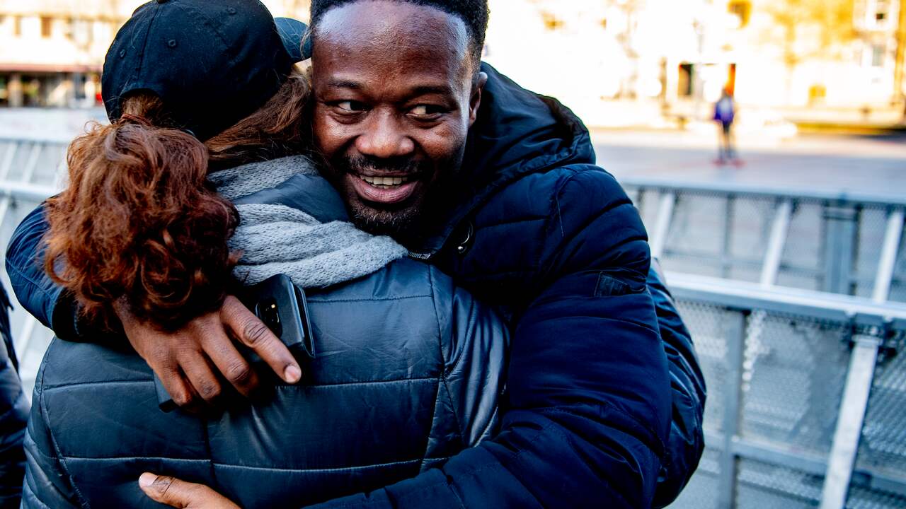 Kick Out Zwarte Piet voert actie tijdens de Pietenparade.