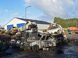 VEEN - Op de werkplaats van de gemeente Aalburg staan tientallen uitgebrande autowrakken. In het Brabantse dorp Veen werden rond de jaarwisseling weer diverse auto's in brand gestoken. ANP GINOPRESS
