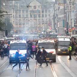 Zeven agenten lichtgewond geraakt rond wedstrijd Ajax-Marseille