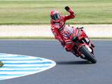 Bagnaia profiteert van val Quartararo in Australië en pakt leiding MotoGP