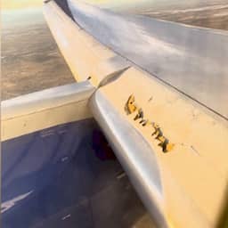 Video | Vliegtuig moet noodlanding maken vanwege beschadigde vleugel